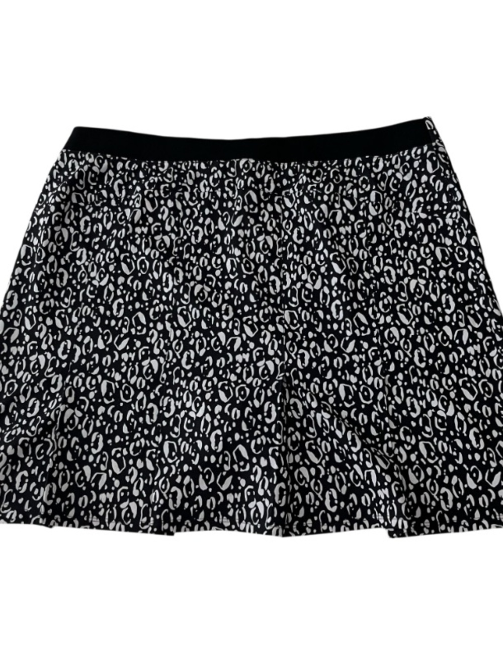 Chicos Black and Gray Organic‎ Print Skorts